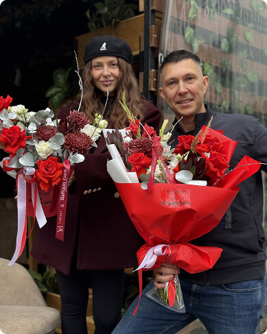 Букеты в фирменной упаковке и с лентами ресторана