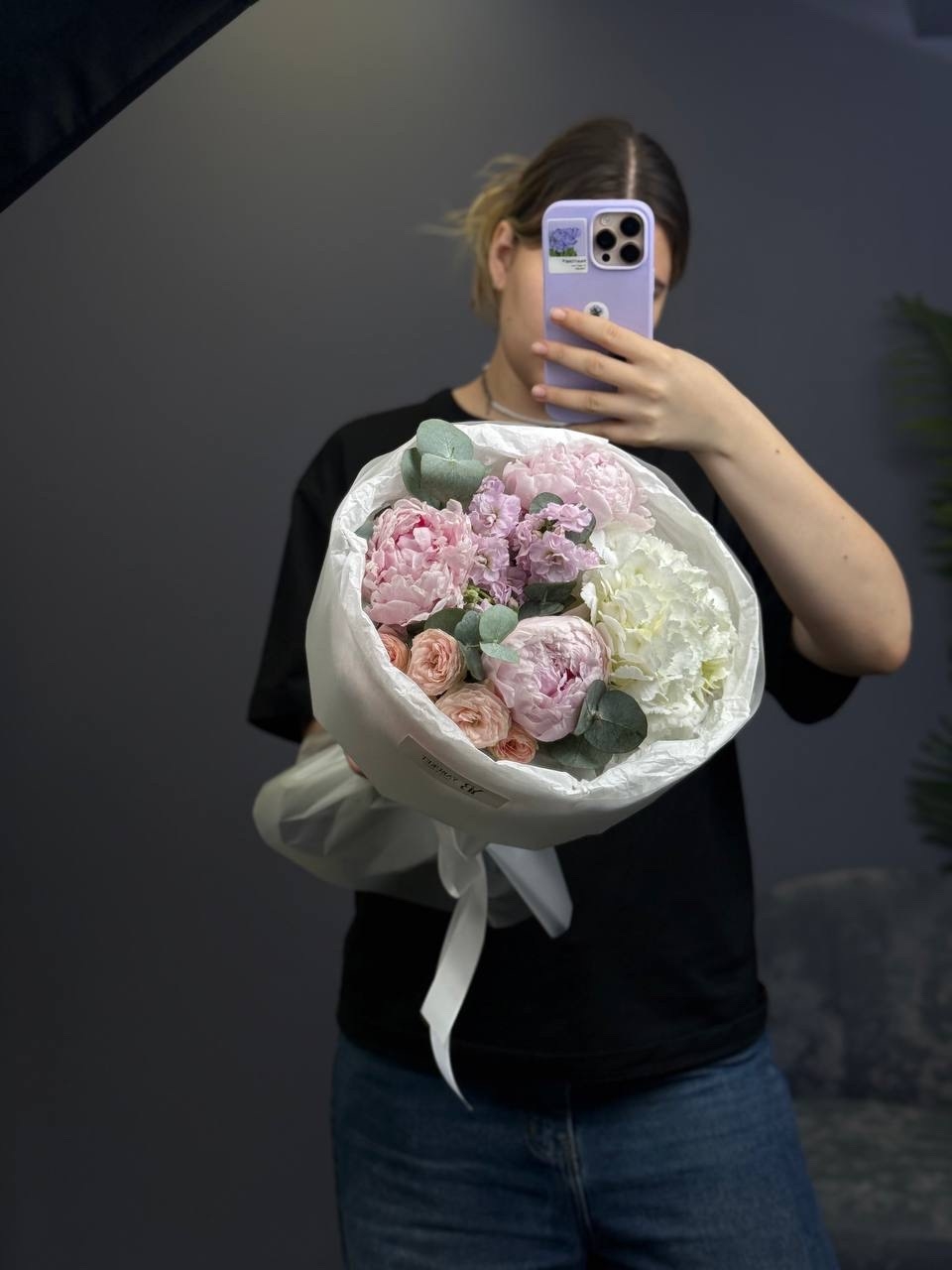 сборный нежный букет с пионами