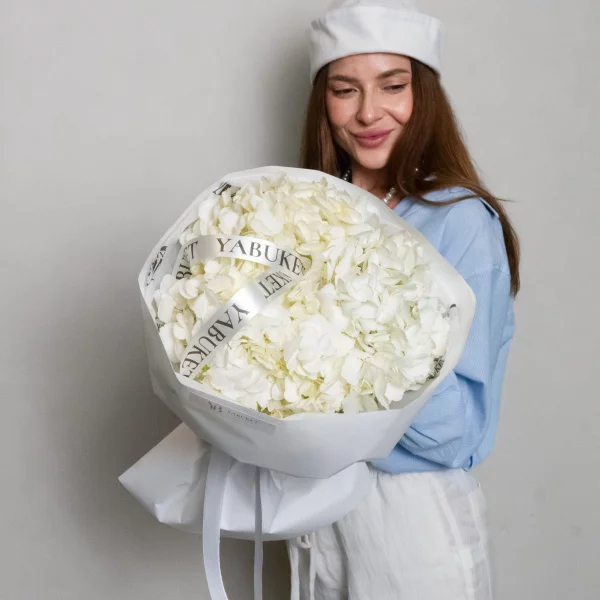 Букет из 3 белых гортензий