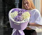 Монобукет из 5 белых и сиреневых гортензий