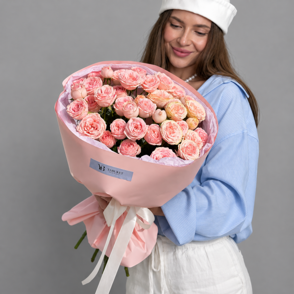 Моно букет из 7 кустовых роз
