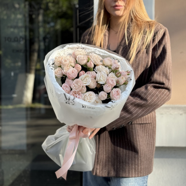 Монобукет из 9 розовых пионовидных кустовых роз