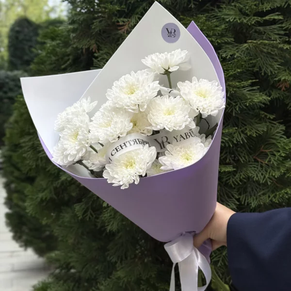 Монобукет из 3 белых хризантем Алтай