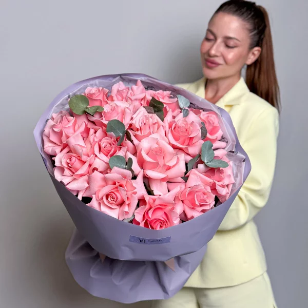 Монобукет из 15 розовых роз Би Свит