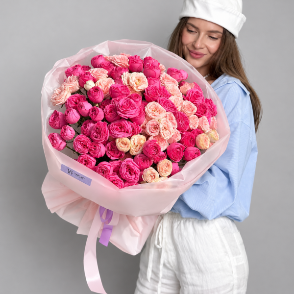 Микс букет из 25 кустовых пионовидных роз