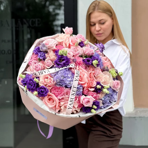 Воздушный букет в розово-сиреневой цветовой гамме