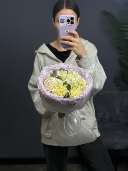 Нежный букет комплимент