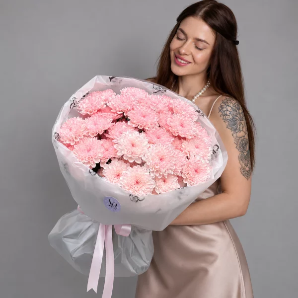 Монобукет из 7 розовых кустовых хризантем Алтай
