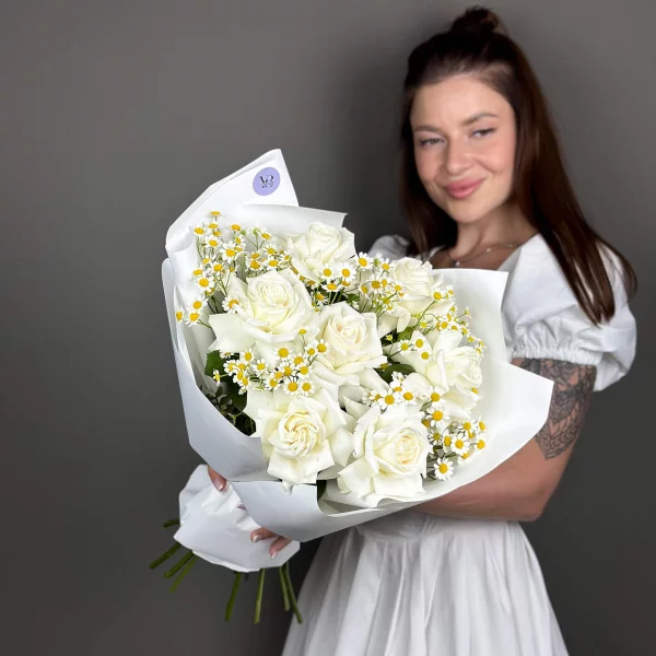 Дуо букет с акцентными ромашками