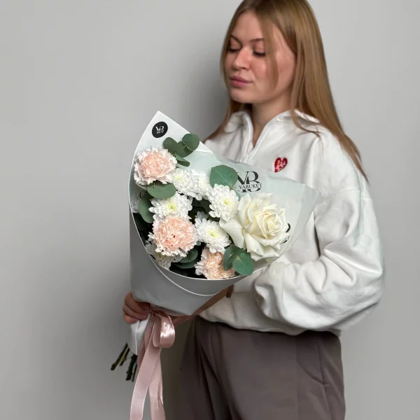 Стильный букет в светлой цветовой палитре