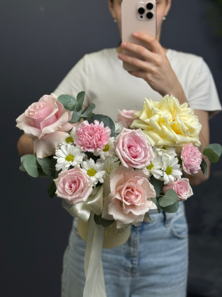 Летняя сборная композиция с нежных оттенках